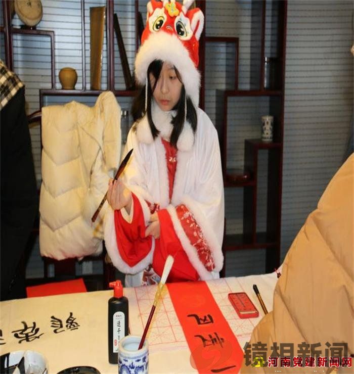 泼墨送瑞辞旧岁 挥毫传福迎新春(图3)