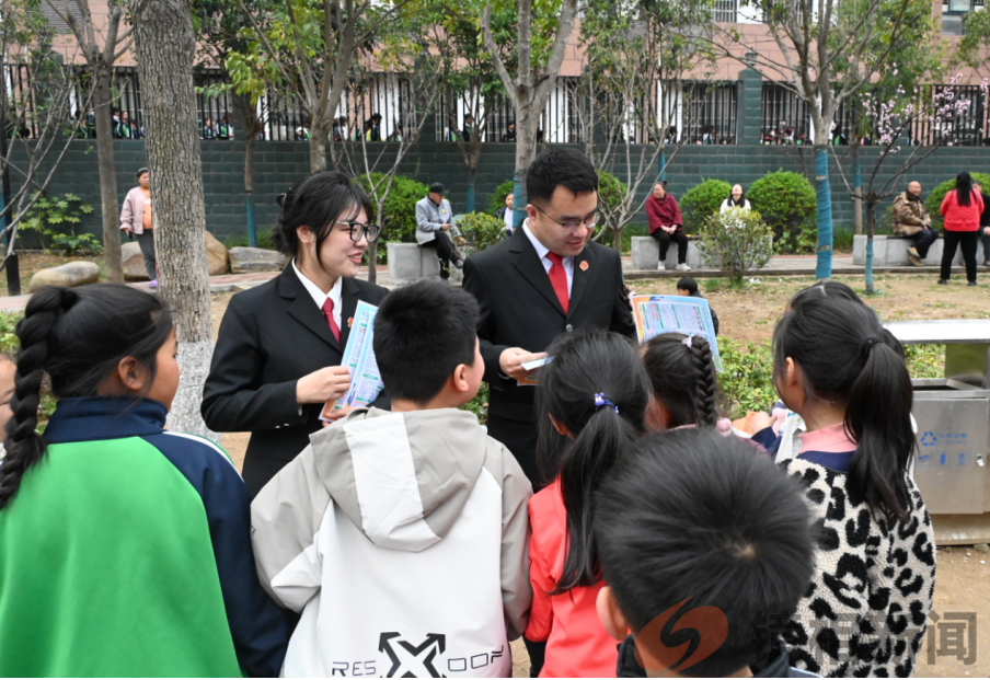 南召县法院|与法“童”行 守“未”成长      