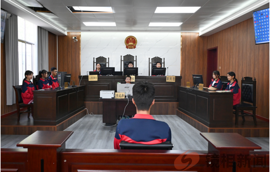 公众开放日|南召县法院:邀请学生进法院 “审案”学法零距离(图3) e5218cb6d771289b0d39a5820f0891a.png